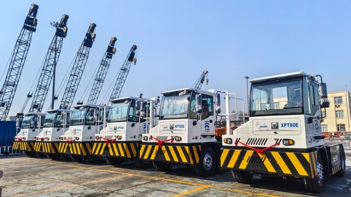 新車交付忙！徐工新能源重載牽引車以多維優(yōu)勢賦能大宗貨物智慧轉(zhuǎn)運